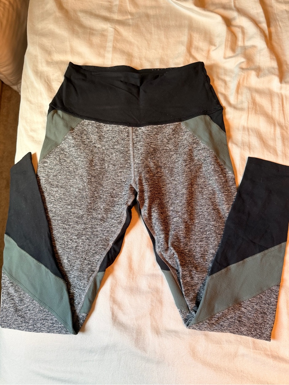 Beyond Yoga-High-Waist Colorblock Active Leggings - Gray, Black & Olive